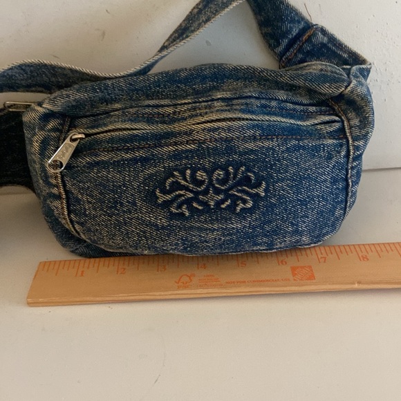 Pacific Connections denim hip bag with adjustible strap front zip close pocket - Picture 7 of 16